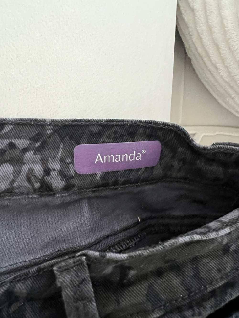Gloria Vanderbilt Black Jacquard Amanda Straight-Leg Jeans - Picture 7 of 7
